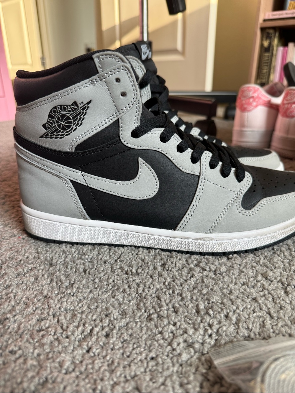 Jordan 1 High Retro - Black and Light Grey